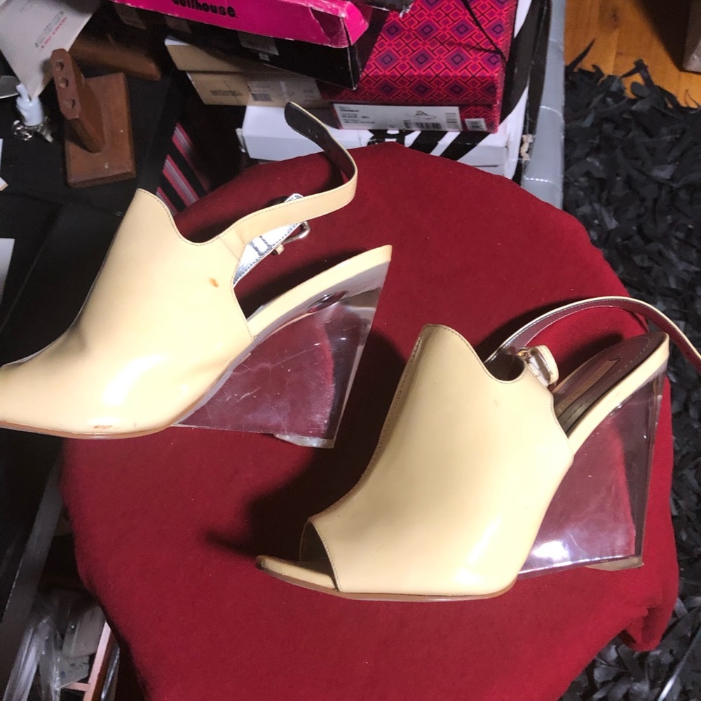 Clear wedge shoe